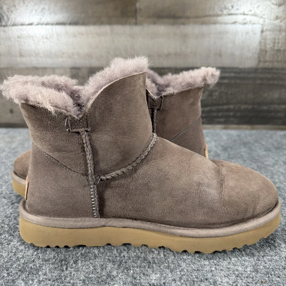 UGG Mini Bailey Button II Flower Boots Women 7 EU 38 Stormy Grey Shearling Suede